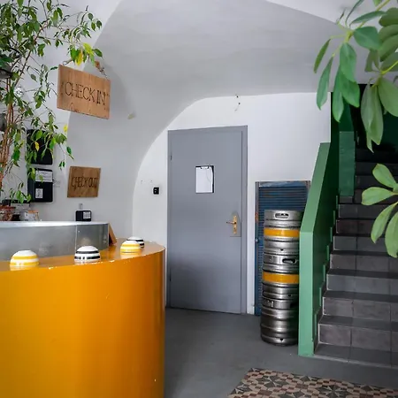 بيت شباب Lima *