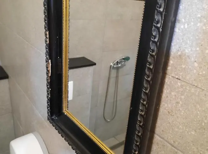 אכסניה Lima *